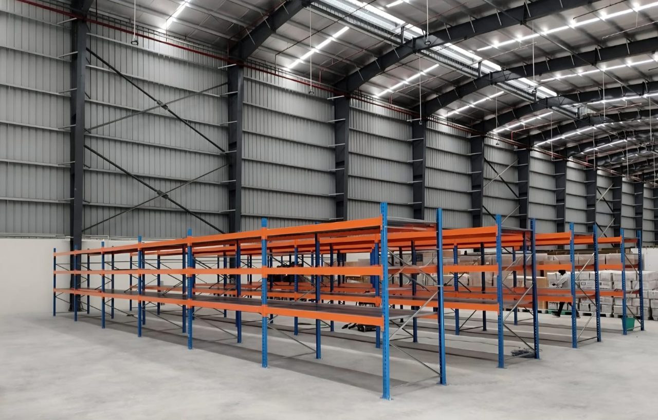 Single-tier shelving system for carton storage